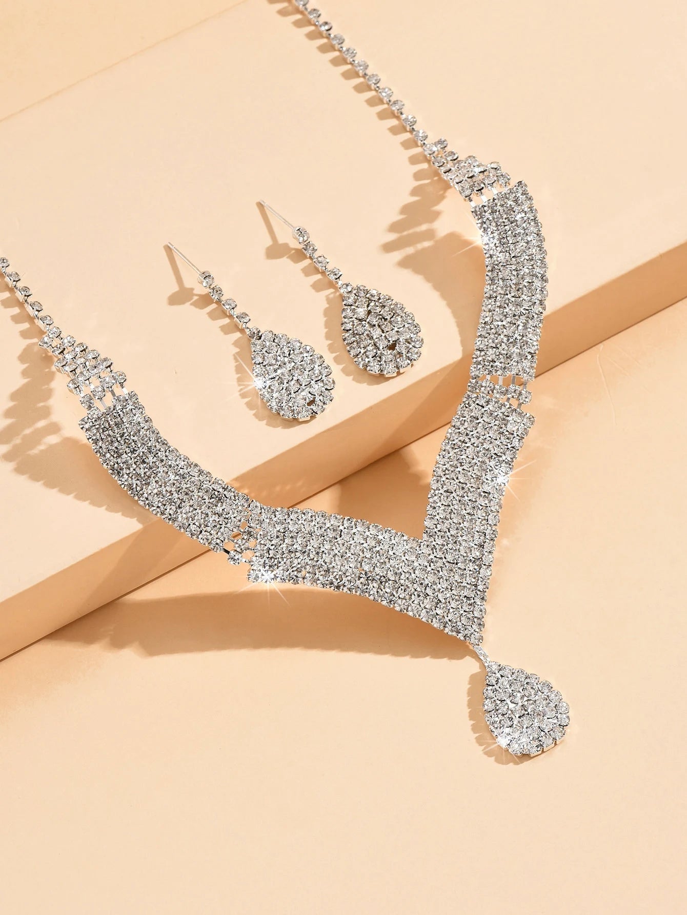Romantic Rhinestones: Wedding Elegance